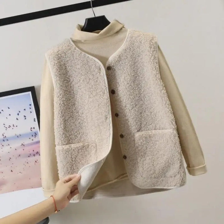 Women's short wool jacket - product photo 2