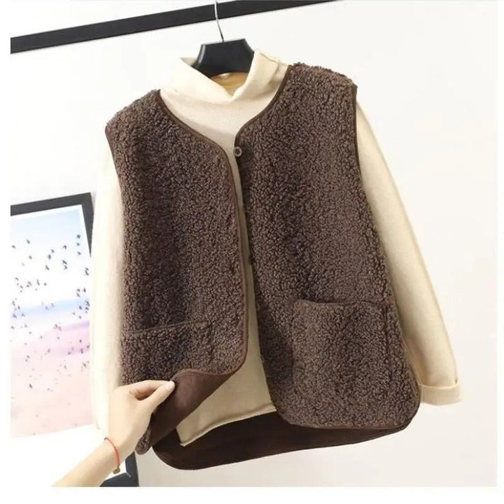 Women's short wool jacket - product photo 3